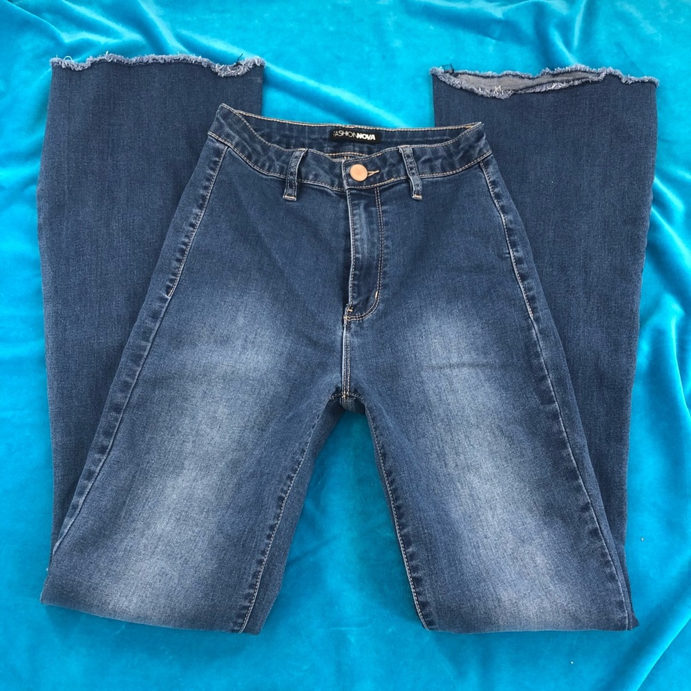Fashion Nova High Rise Flare Leg Jeans sz 5